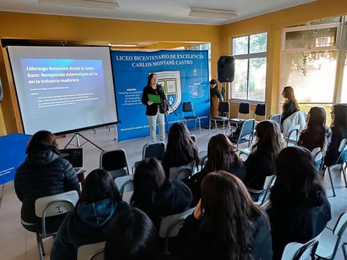 Mujeres-forestales-e-investigadoras-apuestan-por-inspirar-a-jovenes-a-incorporarse-al-mundo-forestal-6