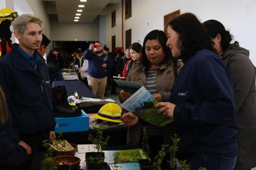 Muni-de-Los-Angeles-acentua-prevencion-de-incendios-forestales-en-conjunto-con-vecinos-7